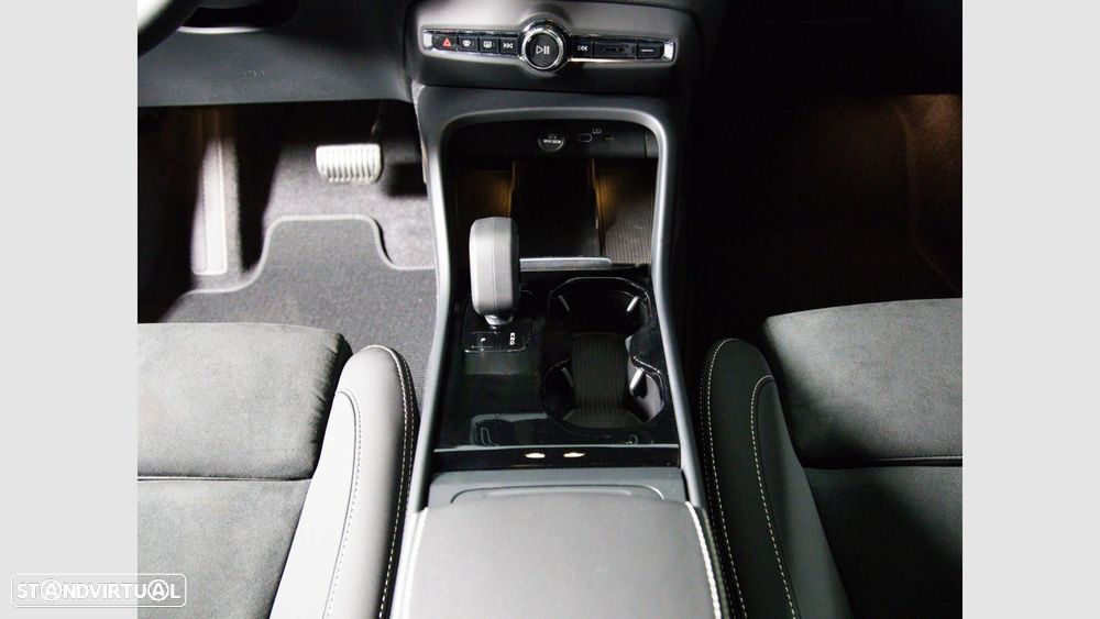 Volvo EX40 82 kWh Single Motor Extended Range Black Edition - 15