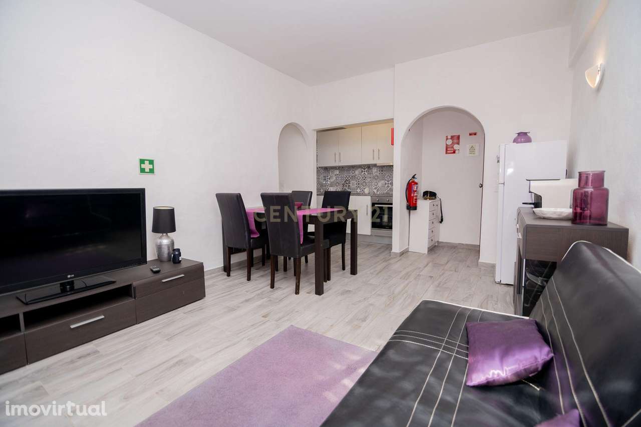 APARTAMENTO TOTALMENTE REMODELADO COM AMPLAS VARANDAS A PASSOS DA PRAI - Grande imagem: 5/24