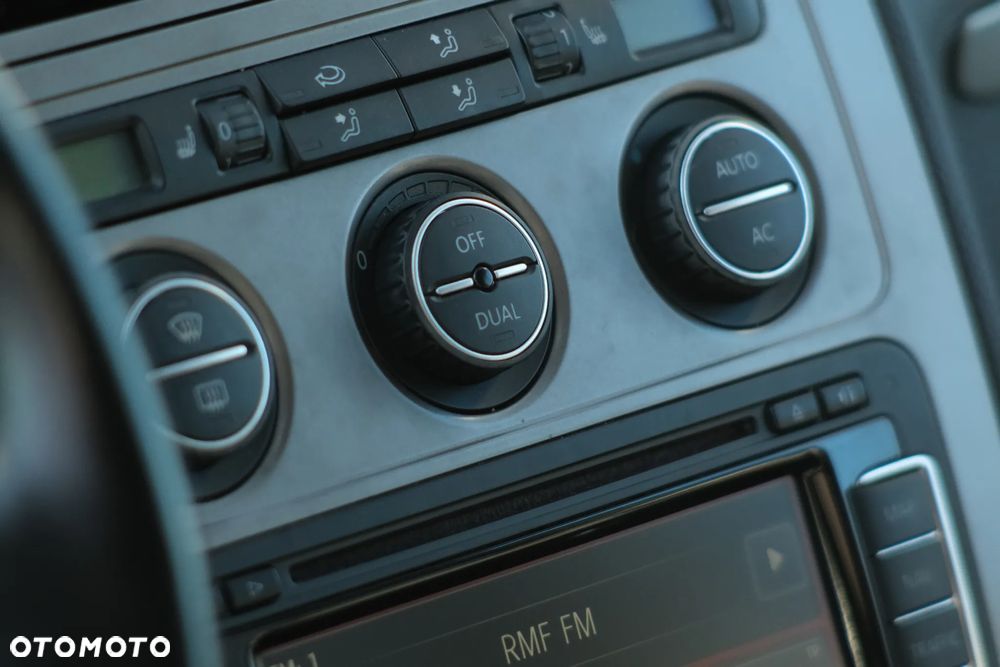 Volkswagen Touran 2.0 TDI DPF Highline - 13