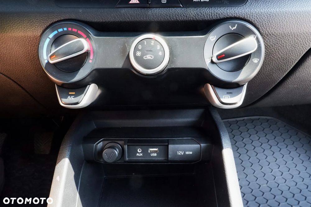 Kia Stonic 1.4 L - 23