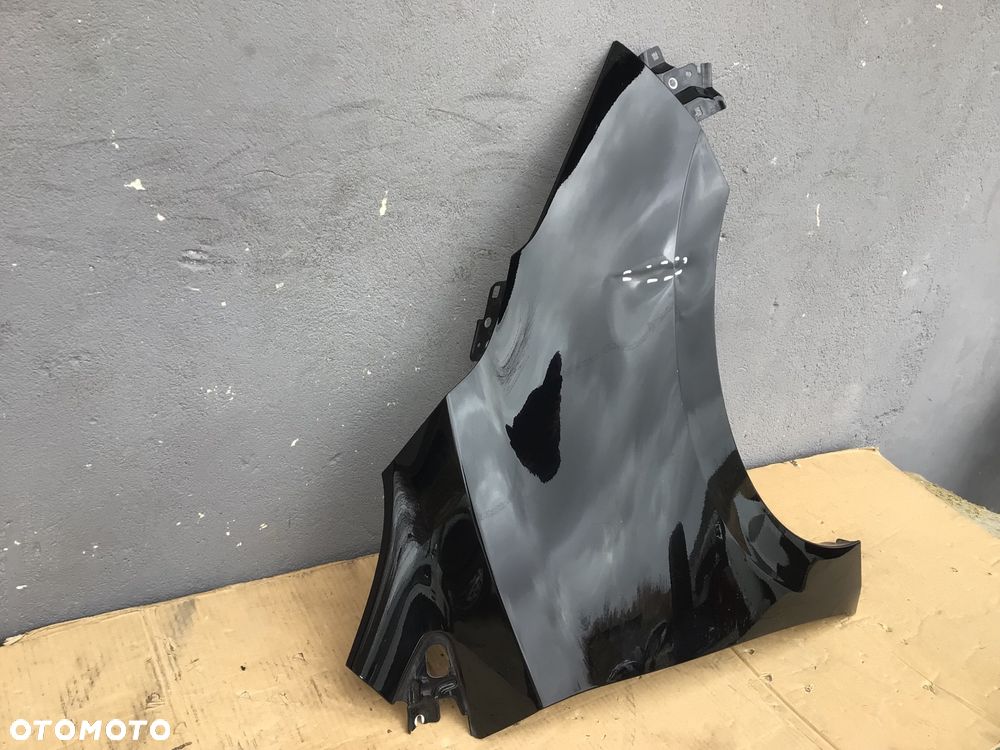 Błotnik przedni prawy Nissan Micra K14 - 2