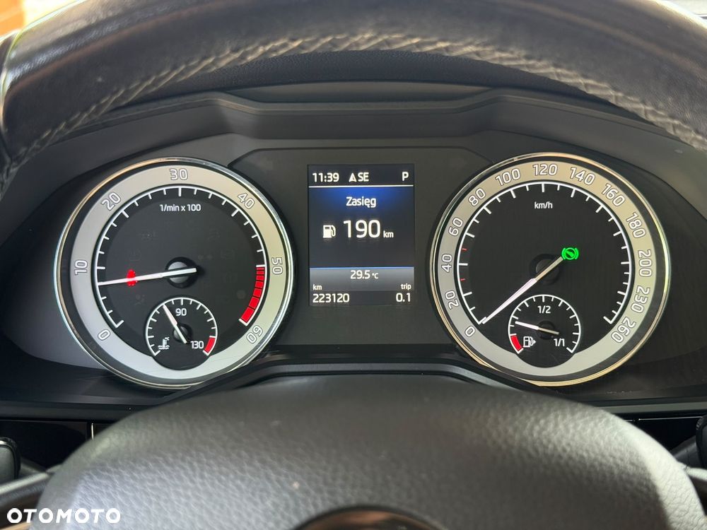 Skoda Superb 2.0 TDI 4x4 L&K DSG - 10