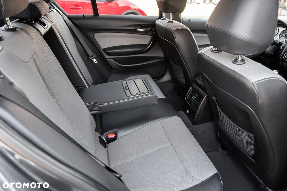 BMW Seria 1 118i - 32