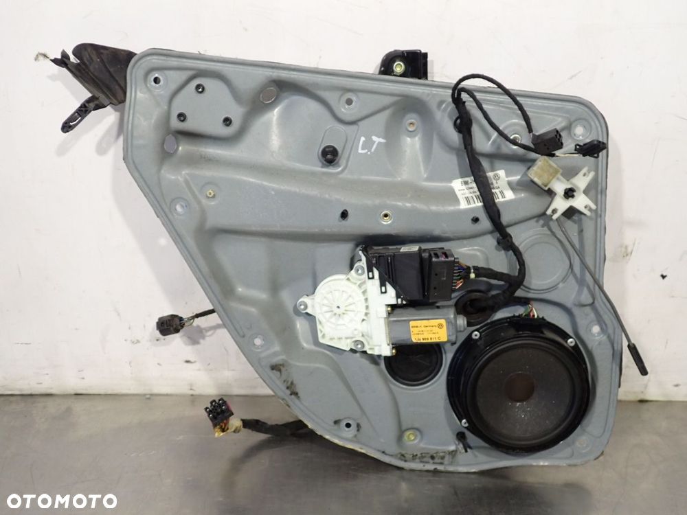 PODNOŚNIK SZYB LEWY TYŁ VOLKSWAGEN BORA - 1