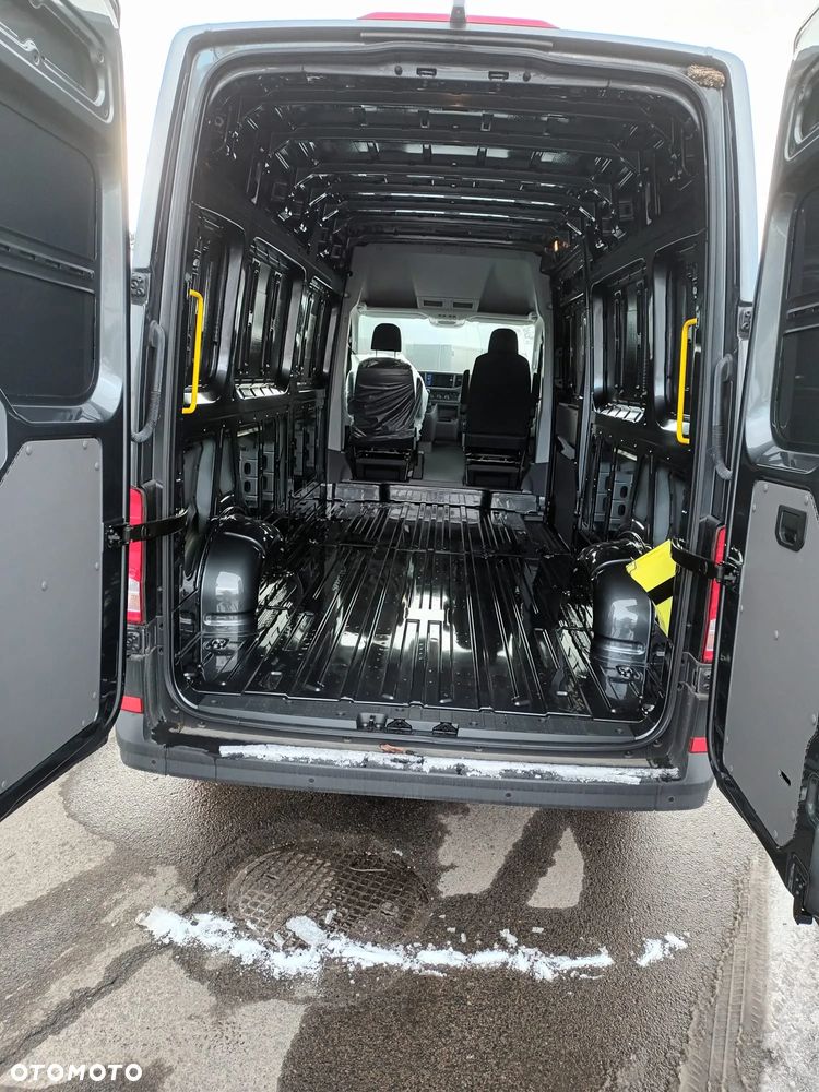 Volkswagen Crafter - 11