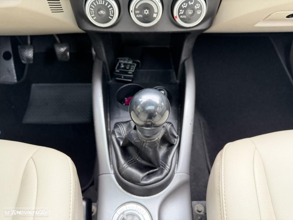 Mitsubishi Outlander 2.0 DI-D Intense 4WD - 22