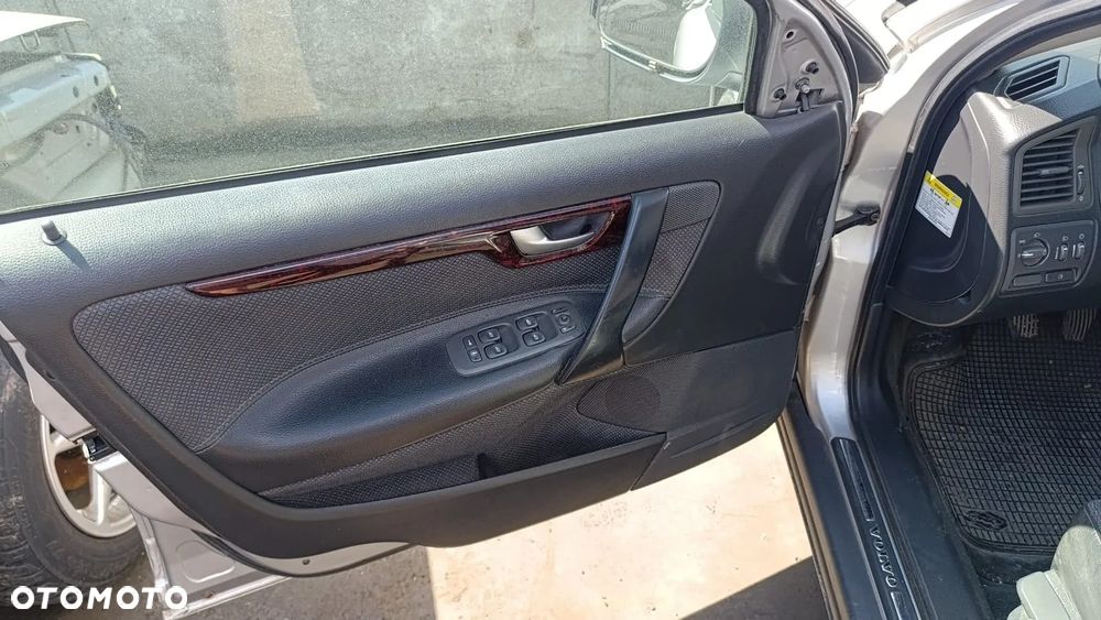 35459 volvo  s60 2.4D D5244T 163 km na częśći lakier 42-600 - 22
