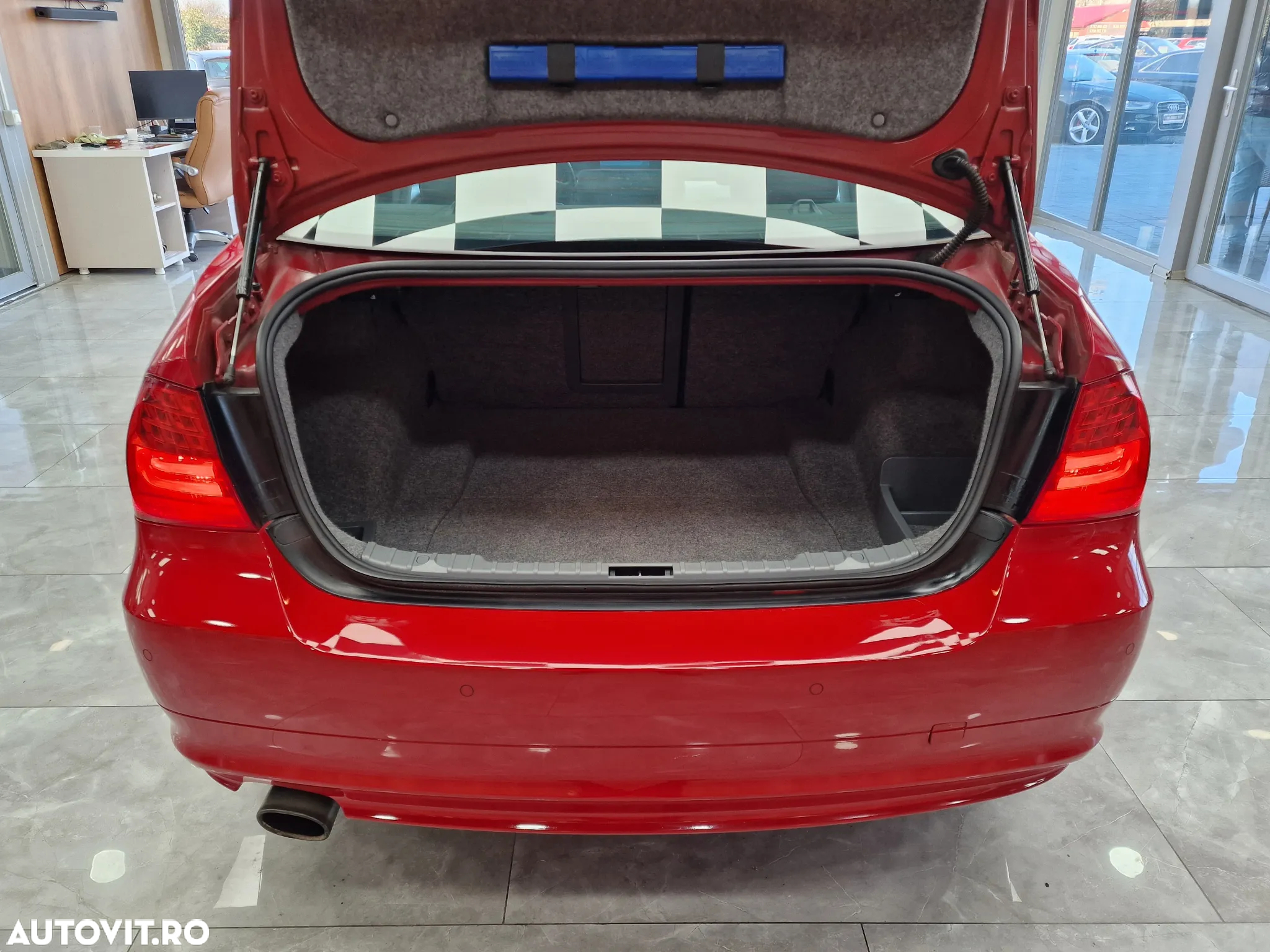 BMW Seria 3 316i - 12
