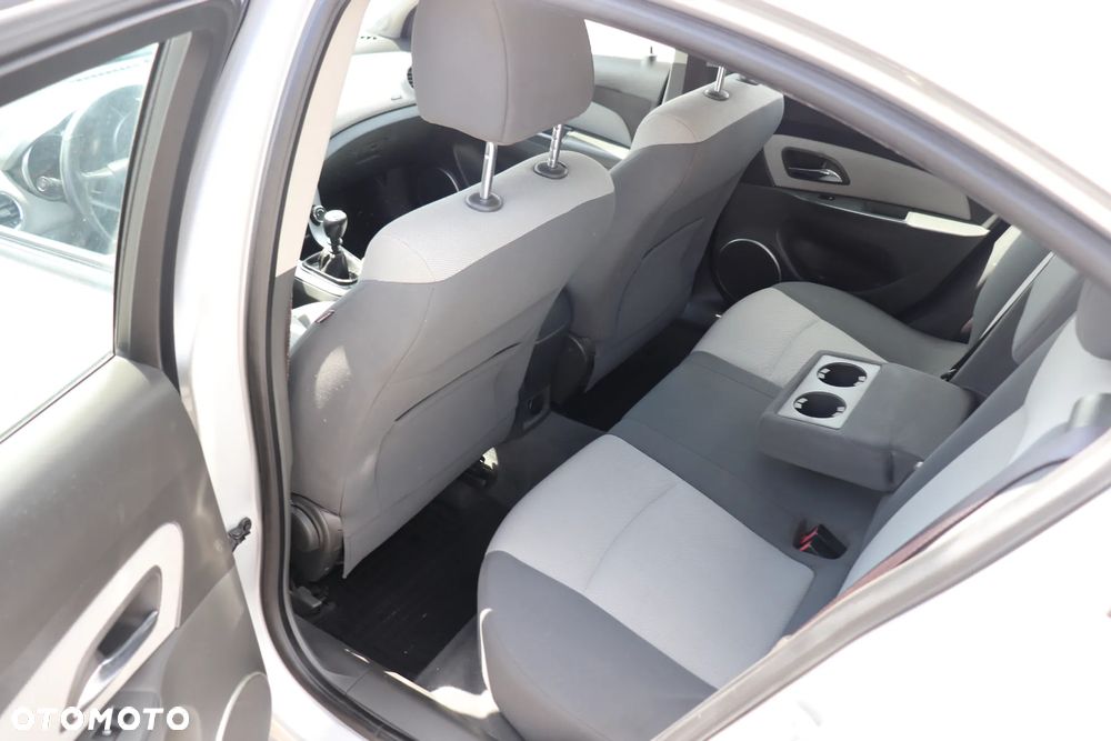 Chevrolet Cruze 1.6 Base - 13