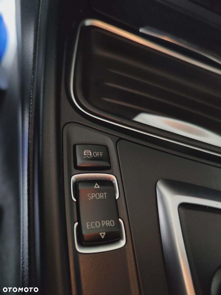 BMW Seria 3 318d Blue Performance Sport Line - 29