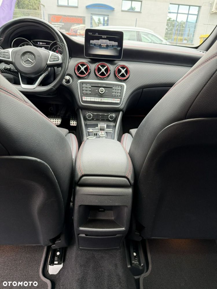 Mercedes-Benz Klasa A AMG 45 4Matic AMG Speedshift 7G-DCT - 32