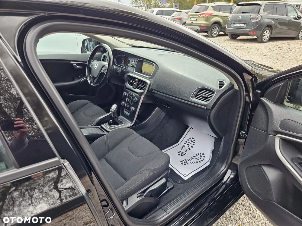 Volvo V40 D3 Momentum - 25