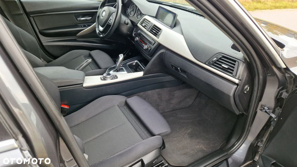 BMW Seria 3 320d Touring Luxury Line - 22