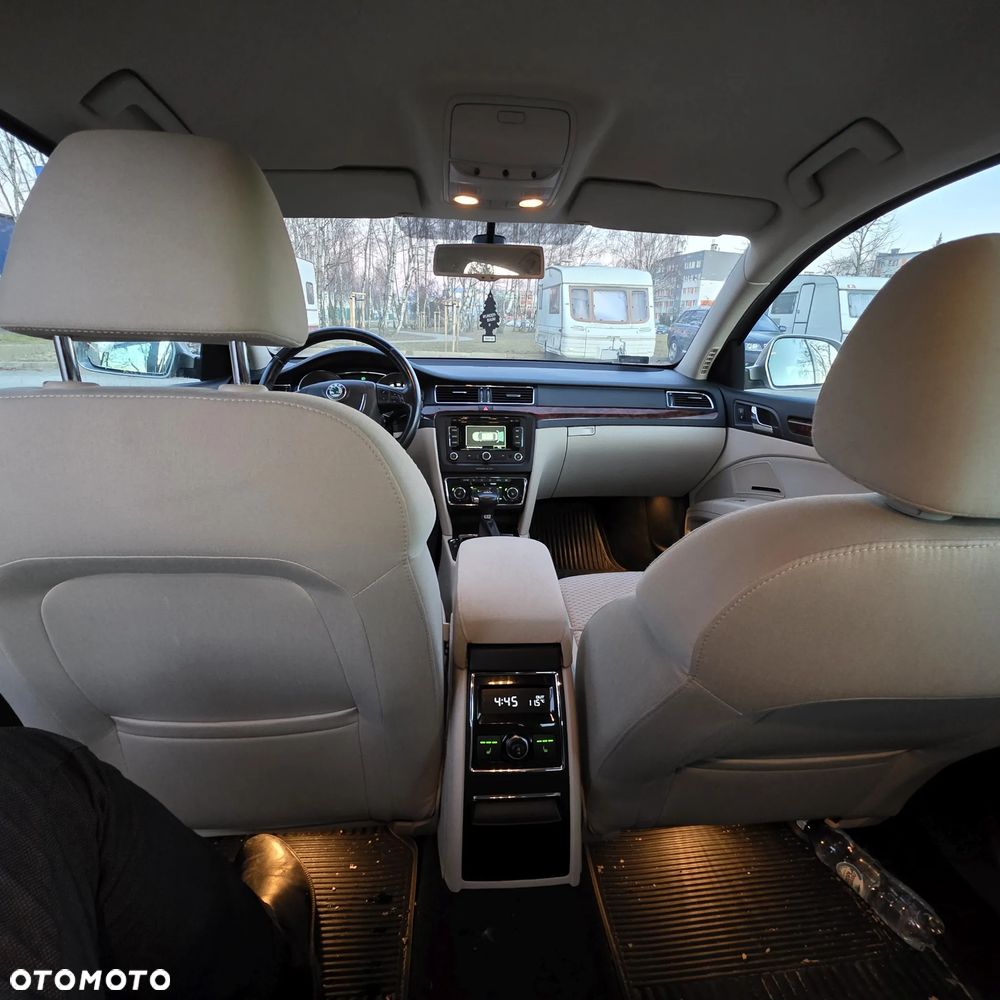 Skoda Superb 2.0 TSI Ambition DSG - 18