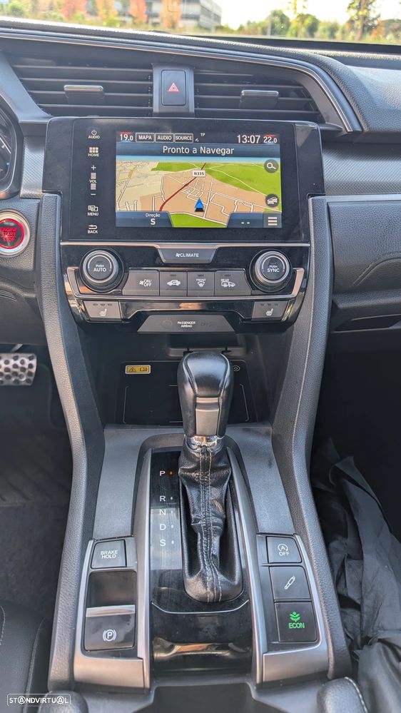 Honda Civic 1.0 i-VTEC Executive Premium CVT - 18