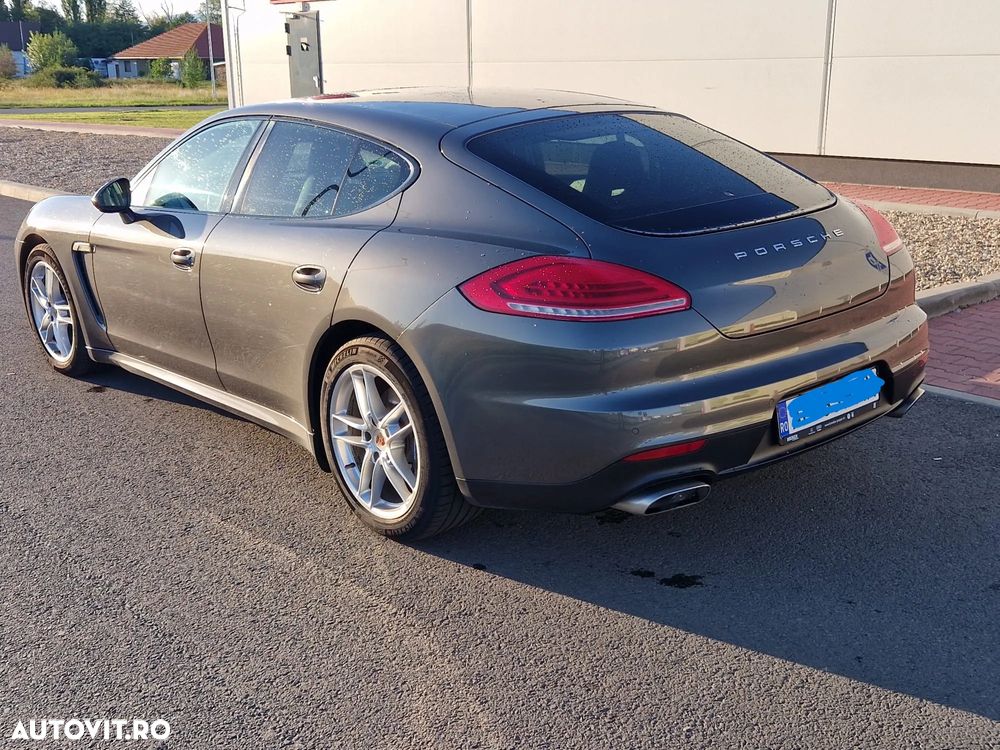 Porsche Panamera - 4