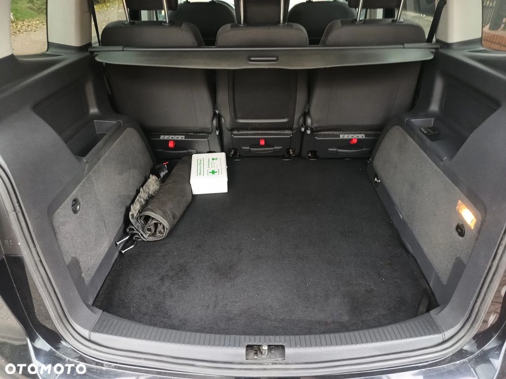 Volkswagen Touran - 24