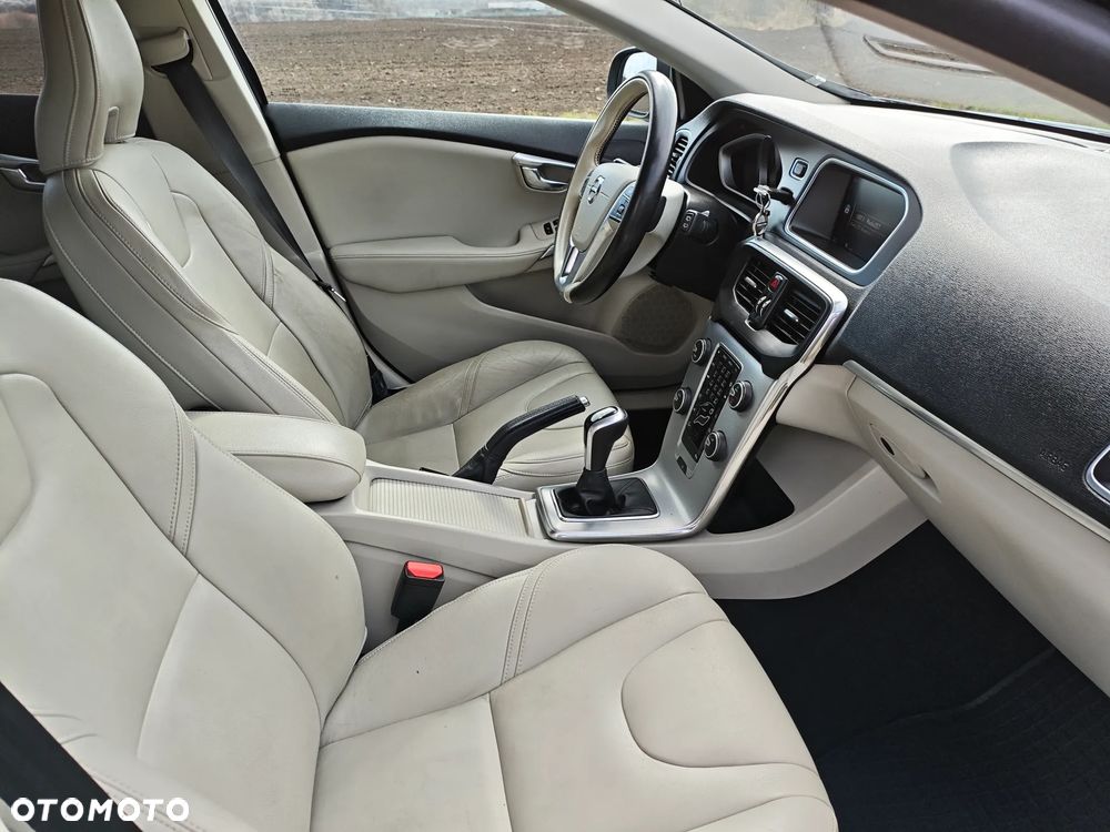 Volvo V40 D3 Inscription - 24