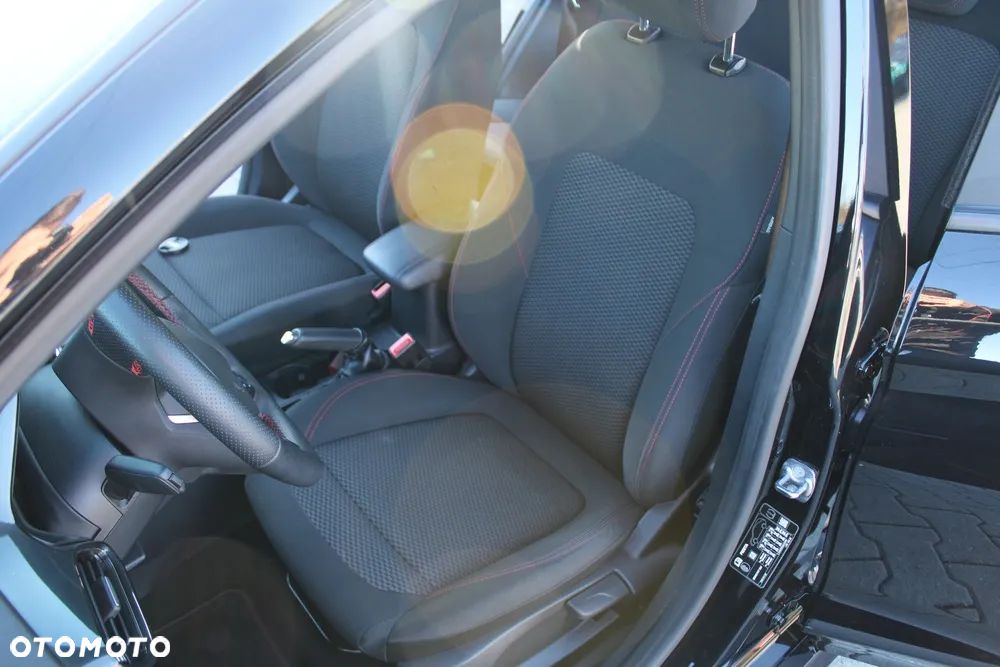 Ford Fiesta 1.0 EcoBoost mHEV ST-Line DCT - 31