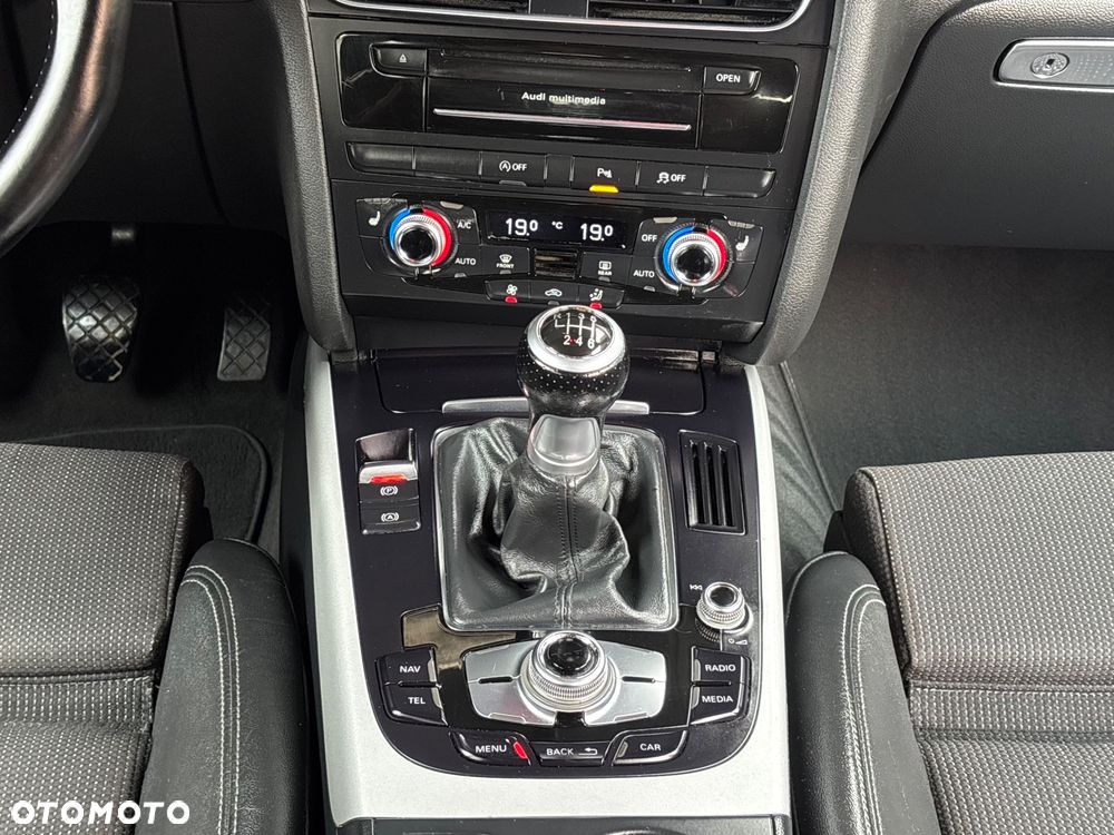 Audi A4 Avant 2.0 TDI DPF clean diesel quattro S line Sportpaket - 23
