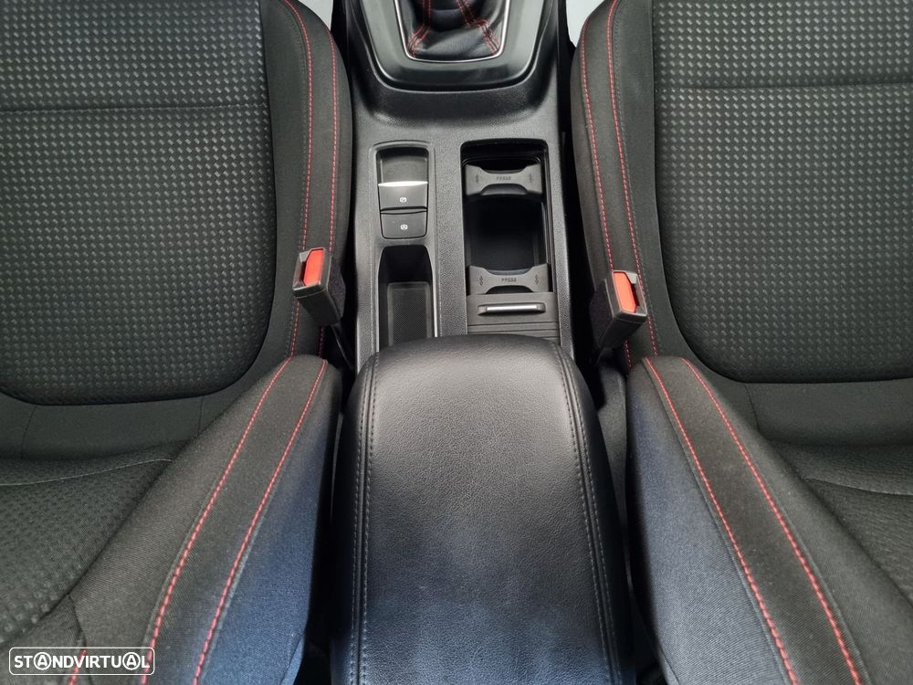 Ford Focus 1.0 EcoBoost MHEV ST-Line - 13