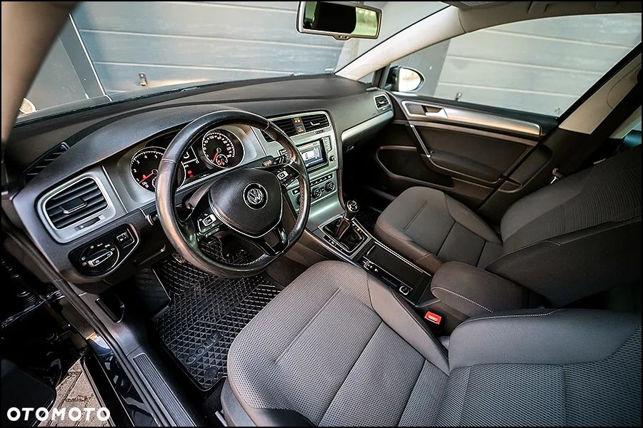 Volkswagen Golf - 6