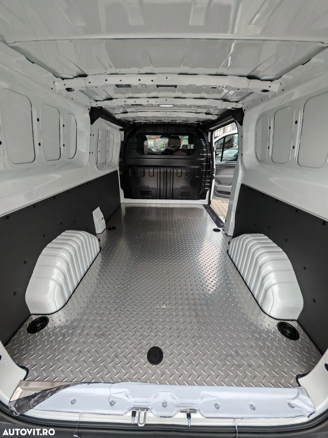 Maxus Deliver 7 Van - 8