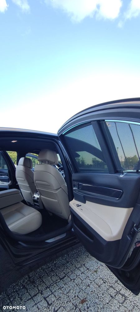 BMW Seria 7 750i - 7