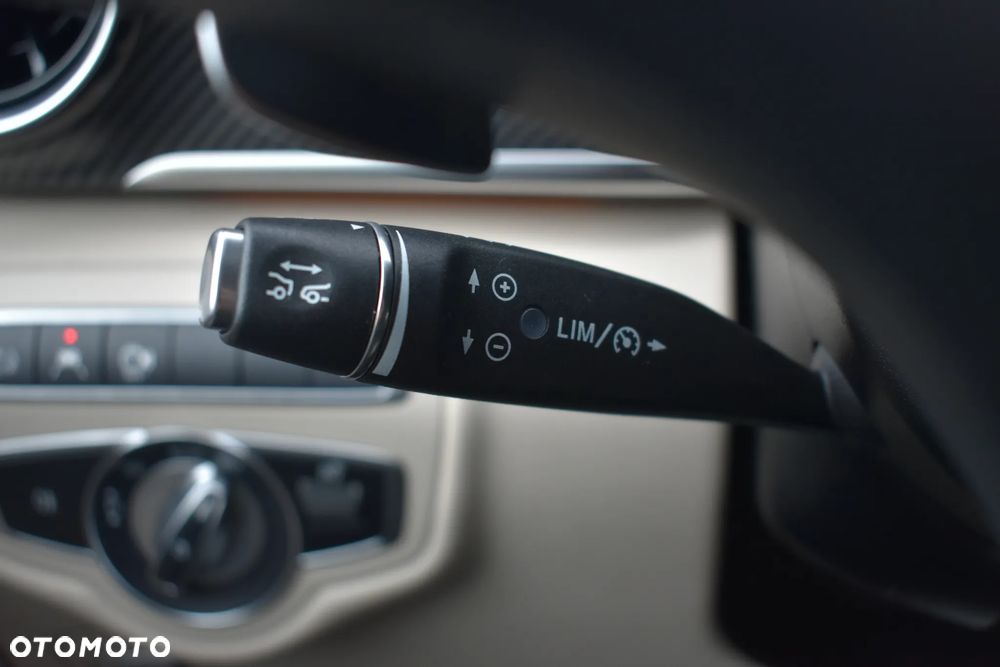 Mercedes-Benz Klasa V 300 d 4-Matic Exclusive 9G-Tronic (d³ugi) - 29