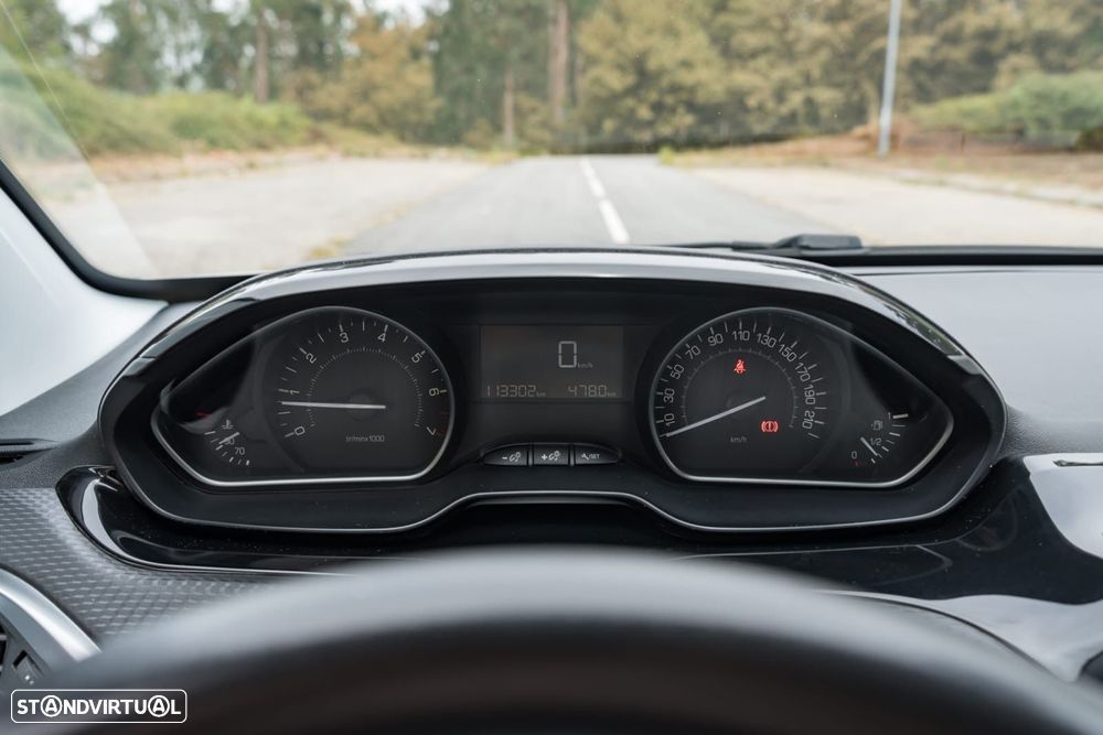 Peugeot 208 1.2 PureTech Signature - 37