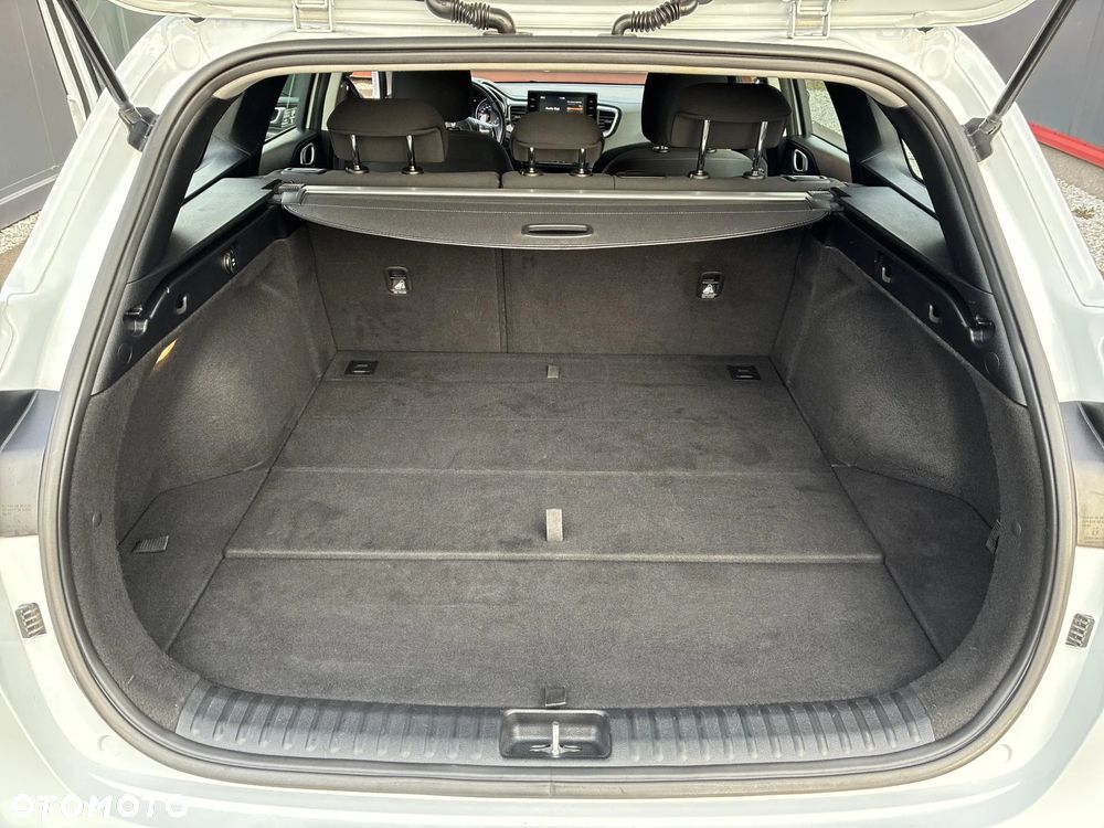 Kia Ceed 1.6 CRDi mHEV M DCT - 28