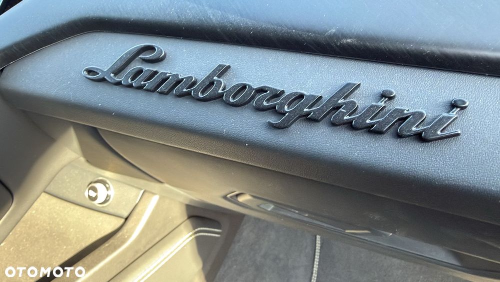 Lamborghini Urus - 30