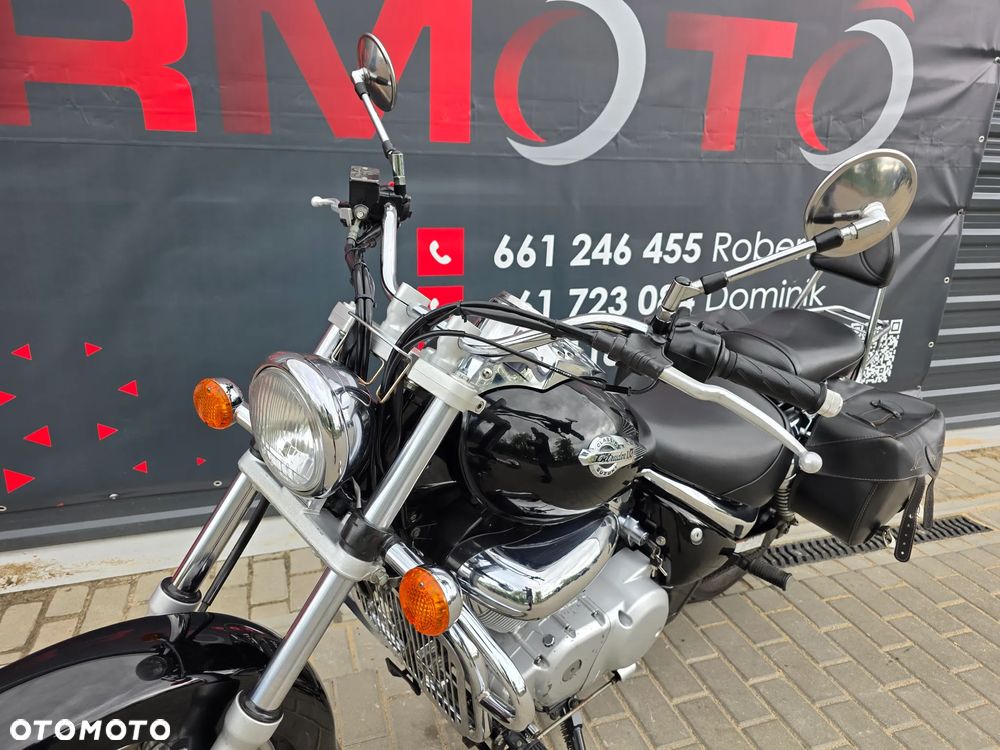 Suzuki Intruder - 11