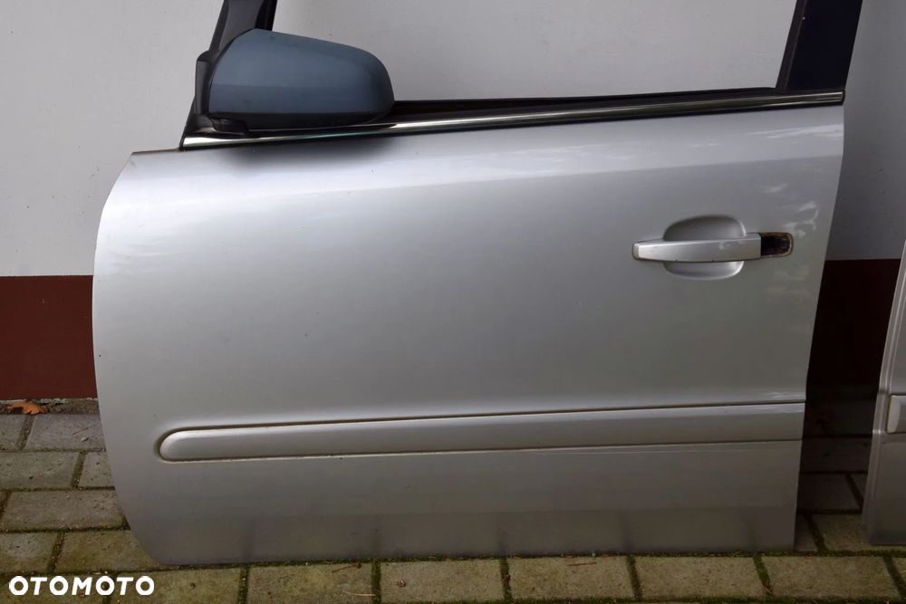 Opel Zafira B 05-14 Drzwi Lewy przód lewe przednie srebrne Z157 bez korozji - 2
