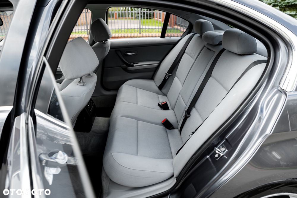 BMW Seria 3 325i - 21