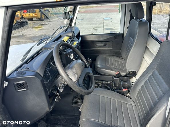 Land Rover Defender - 21