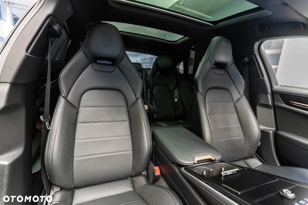 Porsche Panamera 4 - 33