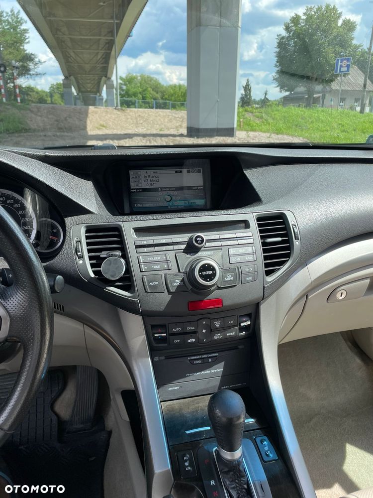 Honda Accord 2.0 Executive Nav - 11