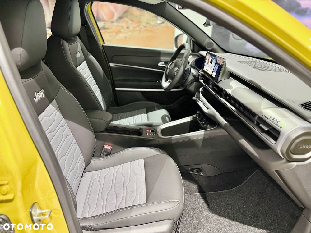 Jeep Avenger 1.2 T3 mHEV Overland 4xe eDCT6 - 11