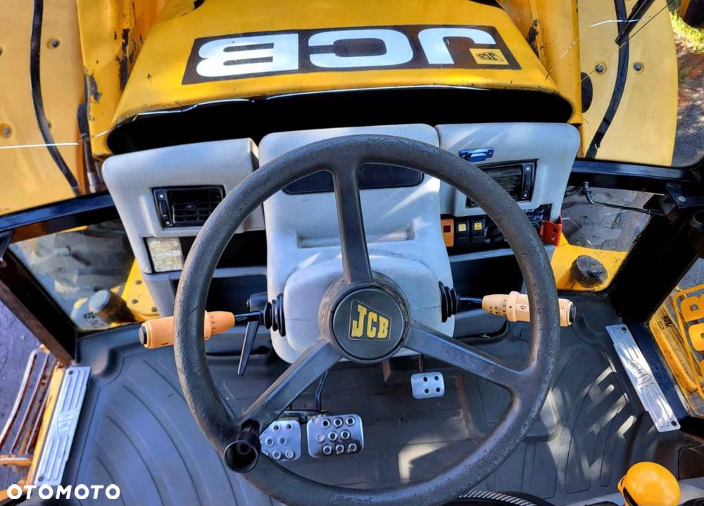 JCB 4CX - 13
