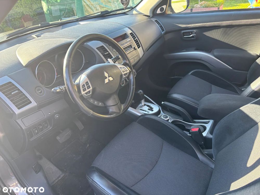 Mitsubishi Outlander 2.4 Intense + CVT - 2