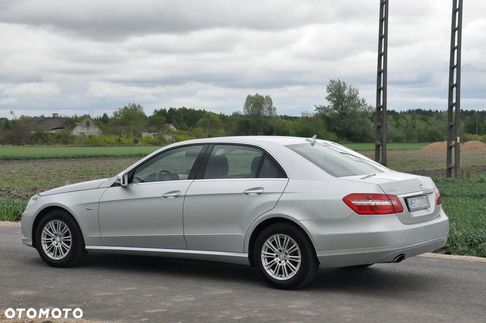 Mercedes-Benz Klasa E 250 CGI BlueEFFICIENCY 7G-TRONIC Elegance - 21