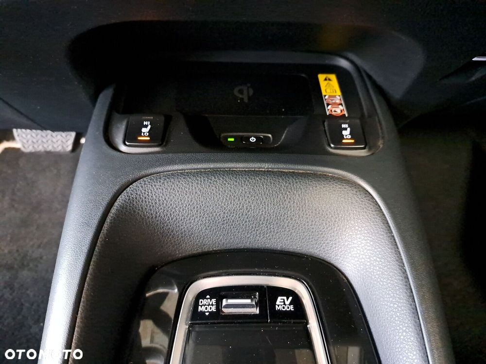Toyota Corolla 1.8 Hybrid Comfort - 28