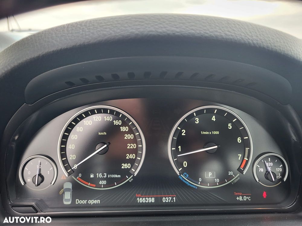 BMW Seria 5 535i xDrive AT - 25