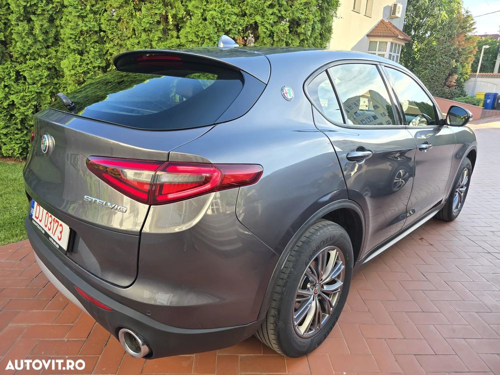 Alfa Romeo Stelvio 2.0 Turbo 16V AT8-Q4 Sprint - 9