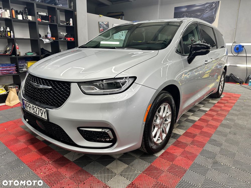 Chrysler Pacifica - 11