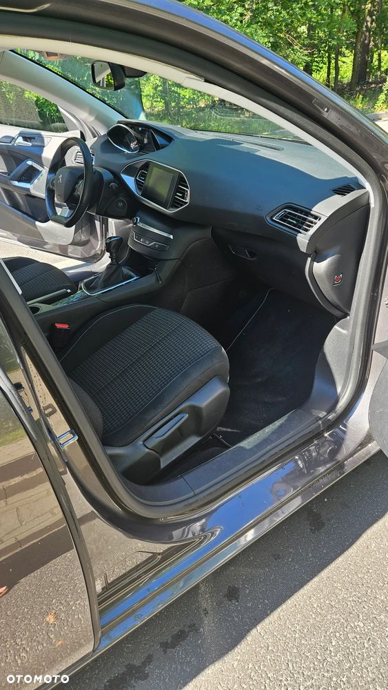Peugeot 308 1.2 PureTech GPF Allure S&S - 9
