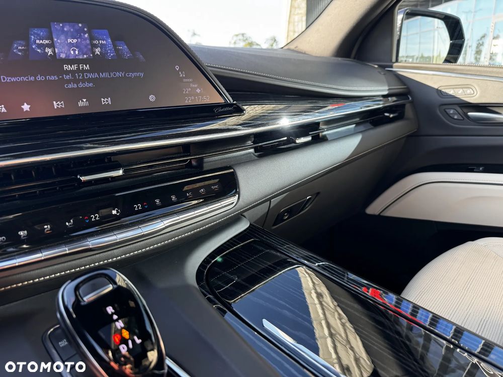 Cadillac Escalade 6.2 V8 AWD AT Platinum - 24