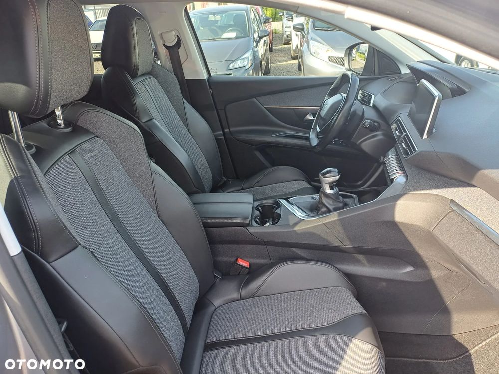 Peugeot 3008 1.2 PureTech Allure S&S - 9