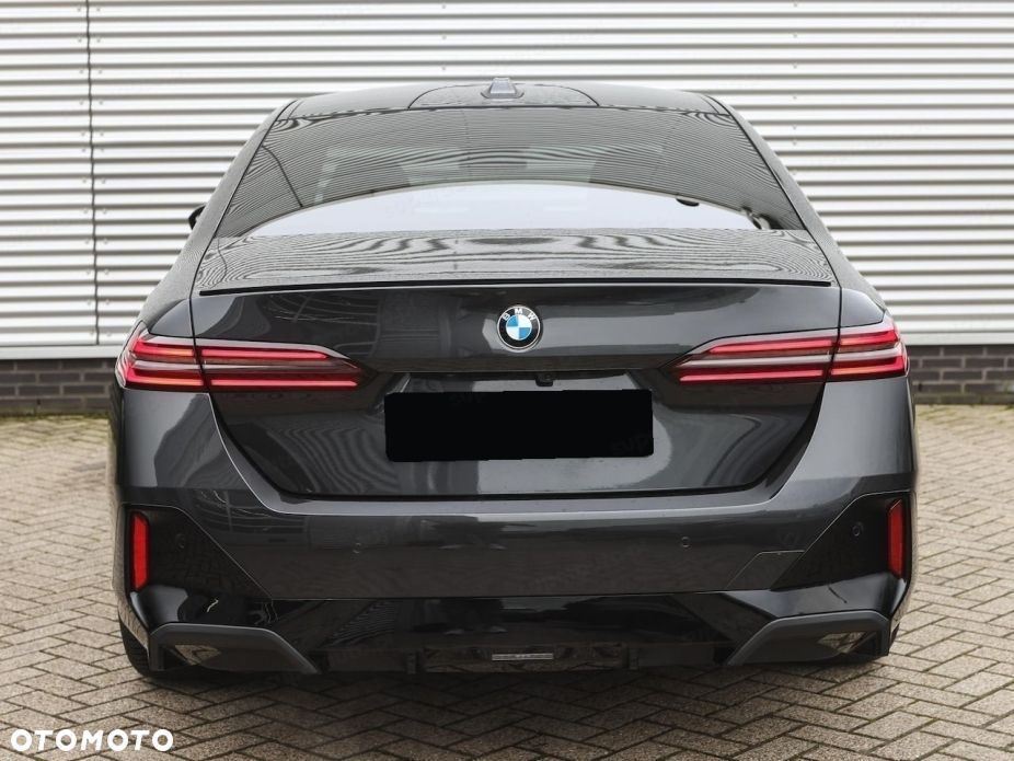 BMW Seria 5 520d xDrive mHEV M Sport - 6
